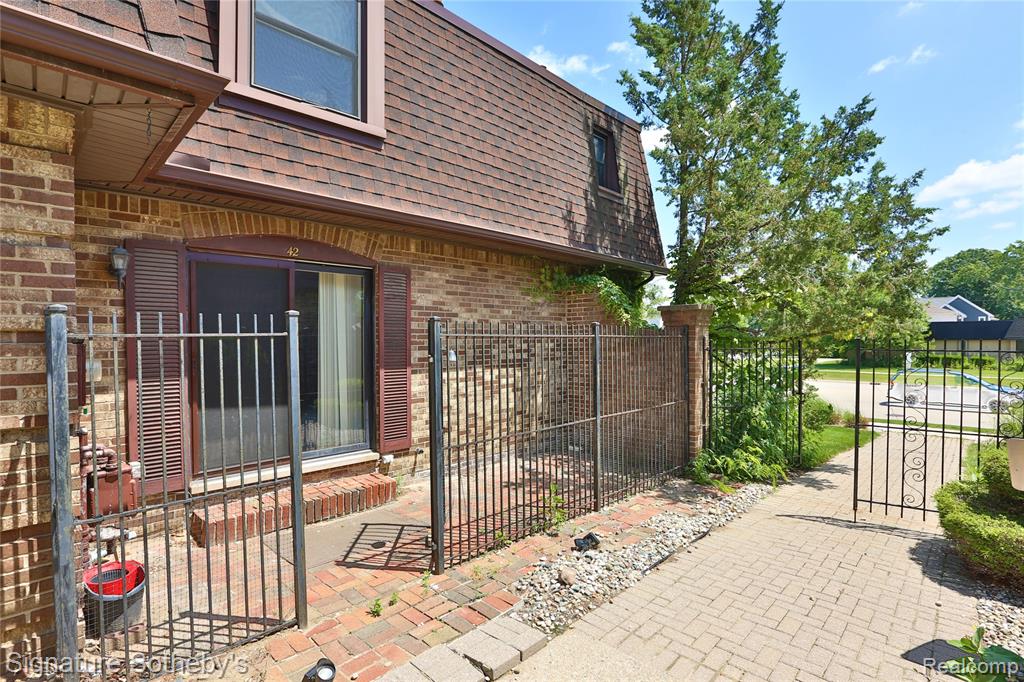 5025 Crooks Road, Unit 42 Royal Oak, MI 48073 - Photo 17 of 19