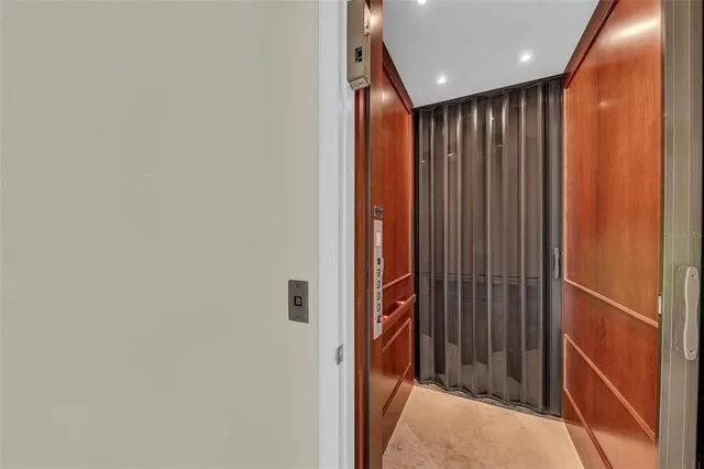 $3,995,000 | 550 Yardarm Lane, Longboat Key, FL 34228