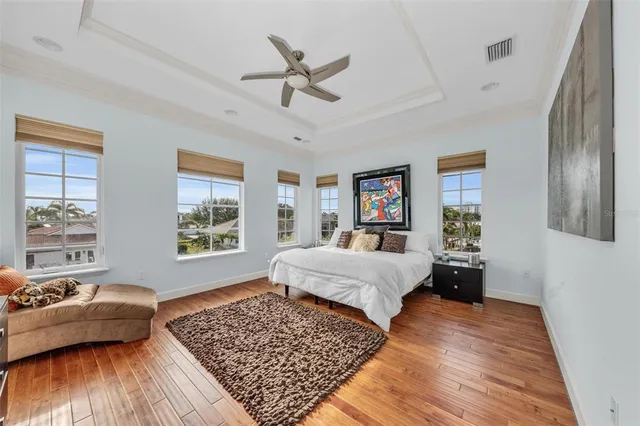 $3,995,000 | 550 Yardarm Lane, Longboat Key, FL 34228