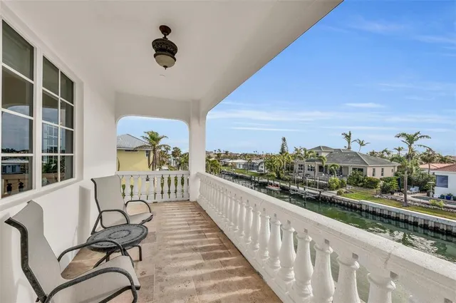 $3,995,000 | 550 Yardarm Lane, Longboat Key, FL 34228
