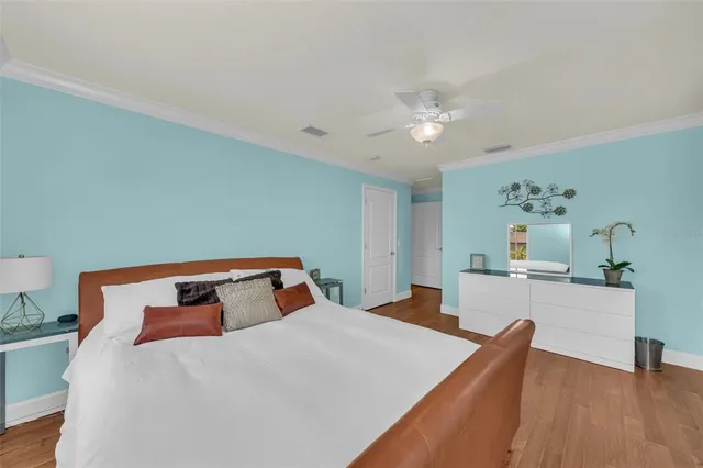 $3,995,000 | 550 Yardarm Lane, Longboat Key, FL 34228