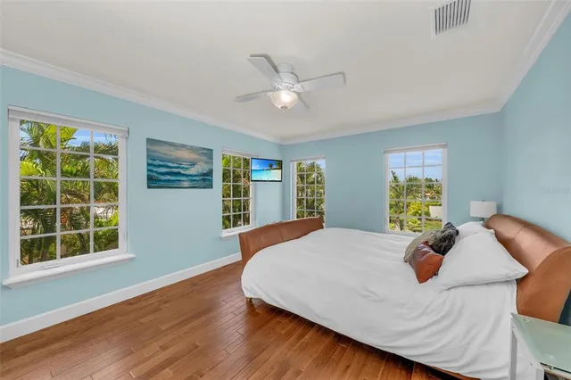 $3,995,000 | 550 Yardarm Lane, Longboat Key, FL 34228