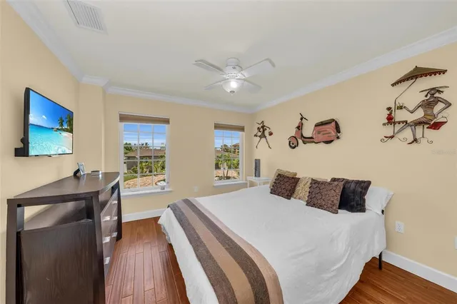 $3,995,000 | 550 Yardarm Lane, Longboat Key, FL 34228