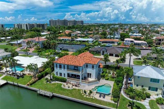 $3,995,000 | 550 Yardarm Lane, Longboat Key, FL 34228
