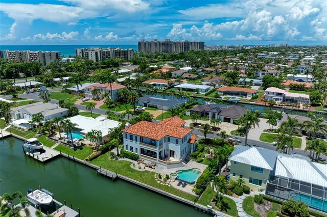$3,995,000 | 550 Yardarm Lane, Longboat Key, FL 34228