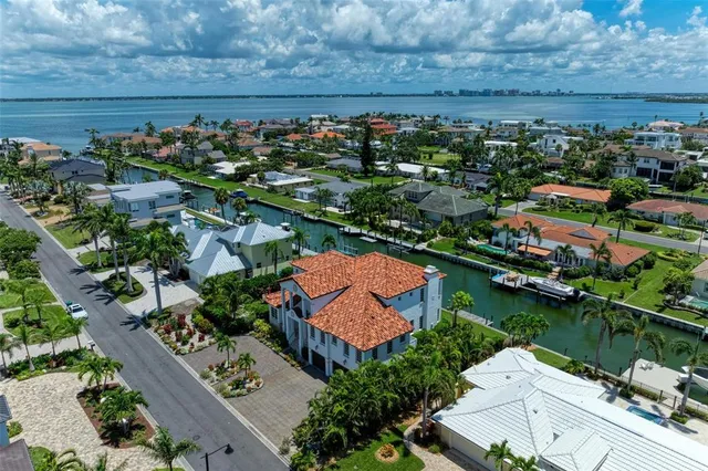 $3,995,000 | 550 Yardarm Lane, Longboat Key, FL 34228