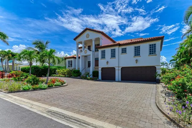 $3,995,000 | 550 Yardarm Lane, Longboat Key, FL 34228