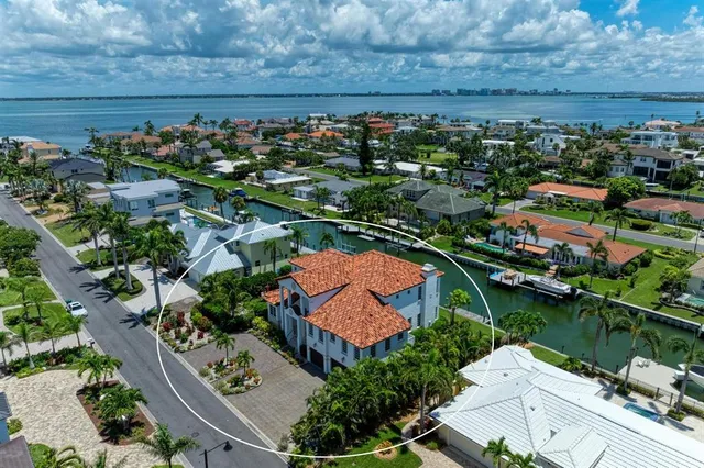 $3,995,000 | 550 Yardarm Lane, Longboat Key, FL 34228