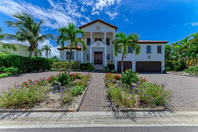 $3,995,000 | 550 Yardarm Lane, Longboat Key, FL 34228