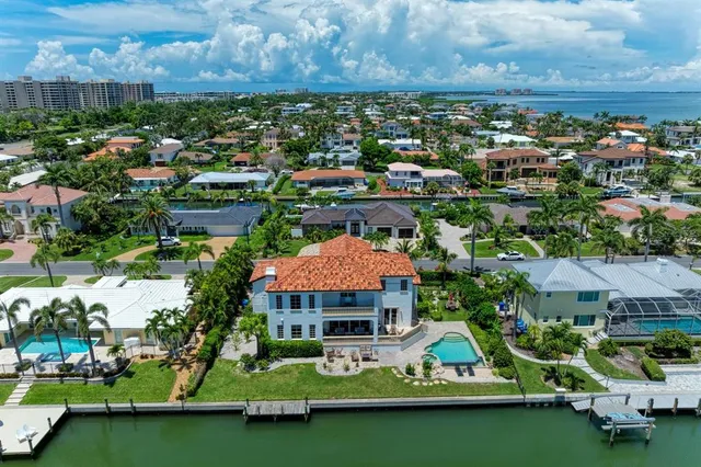 $3,995,000 | 550 Yardarm Lane, Longboat Key, FL 34228