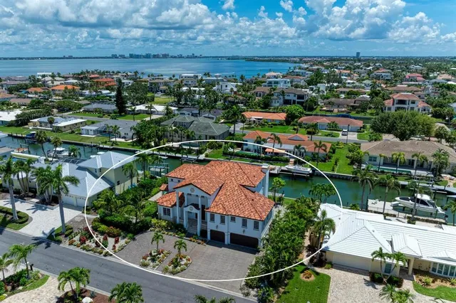 $3,995,000 | 550 Yardarm Lane, Longboat Key, FL 34228