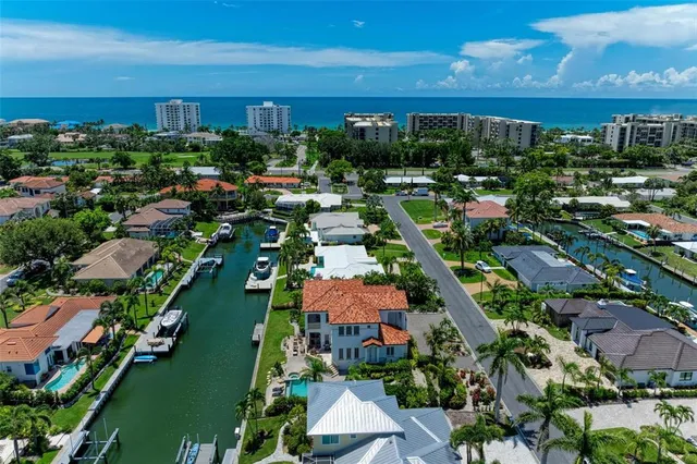 $3,995,000 | 550 Yardarm Lane, Longboat Key, FL 34228
