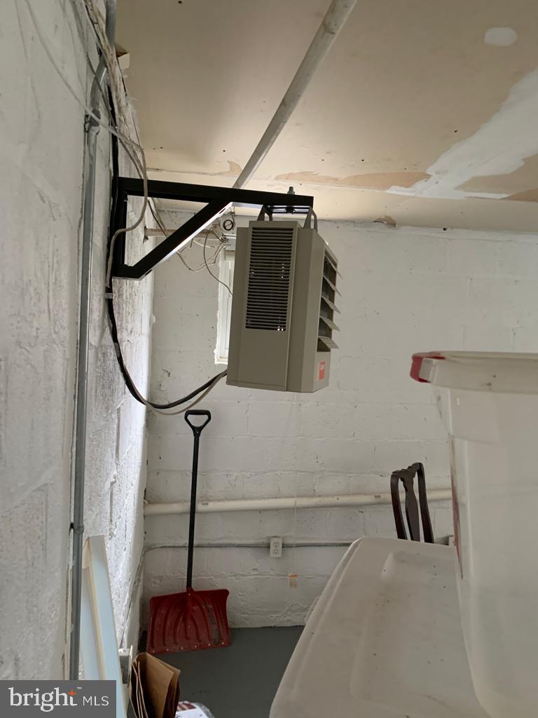 141 Galveston Place Southwest Washington, DC 20032 - Photo 16 of 27 a bathroom with a shower