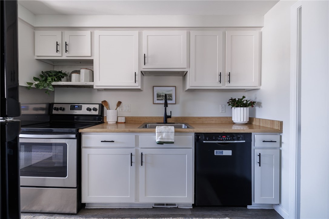 16 Springwood Drive Webster, NY 14580 - Photo 12 of 23