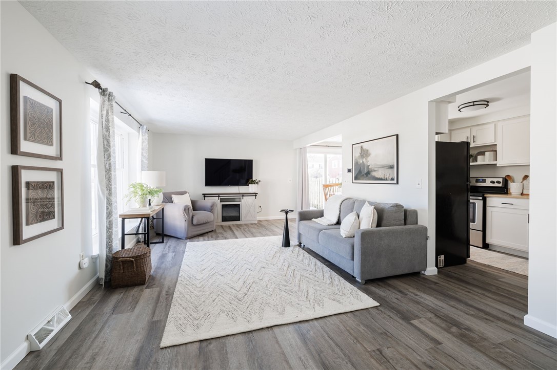 16 Springwood Drive Webster, NY 14580 - Photo 4 of 23