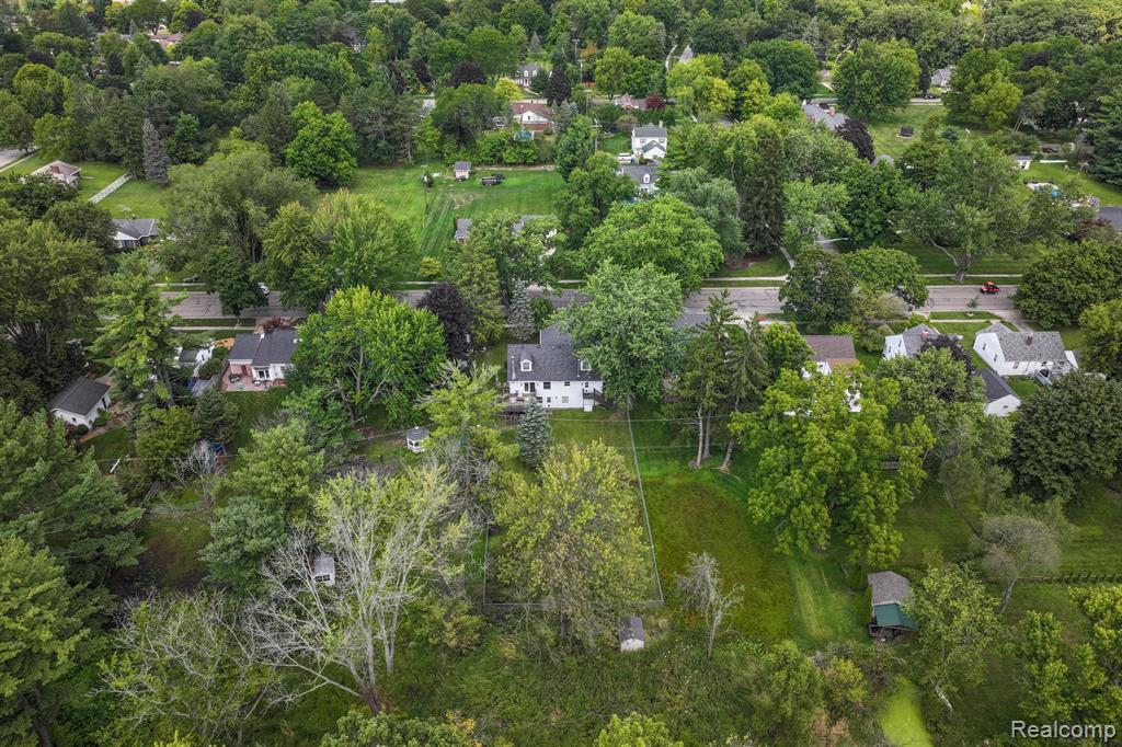 319 Riddle Street Howell, MI 48843 - Photo 8 of 45
