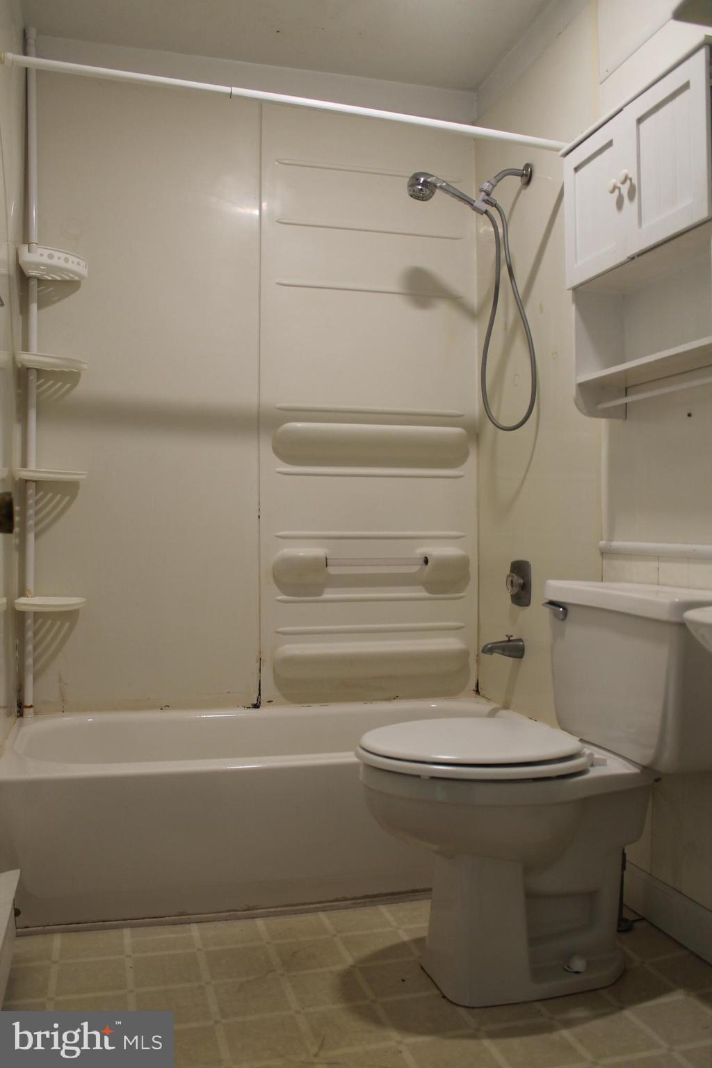 182 Warren Way Lancaster, PA 17601 - Photo 15 of 18 a bathroom with a toilet and a shower