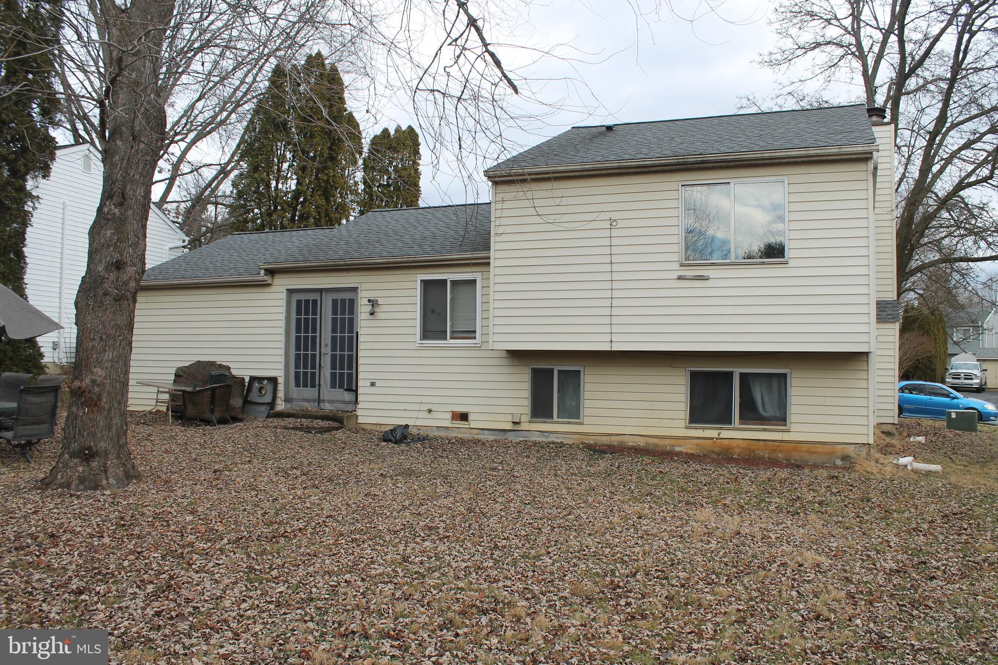 182 Warren Way Lancaster, PA 17601 - Photo 18 of 18 a front view of house with a garden
