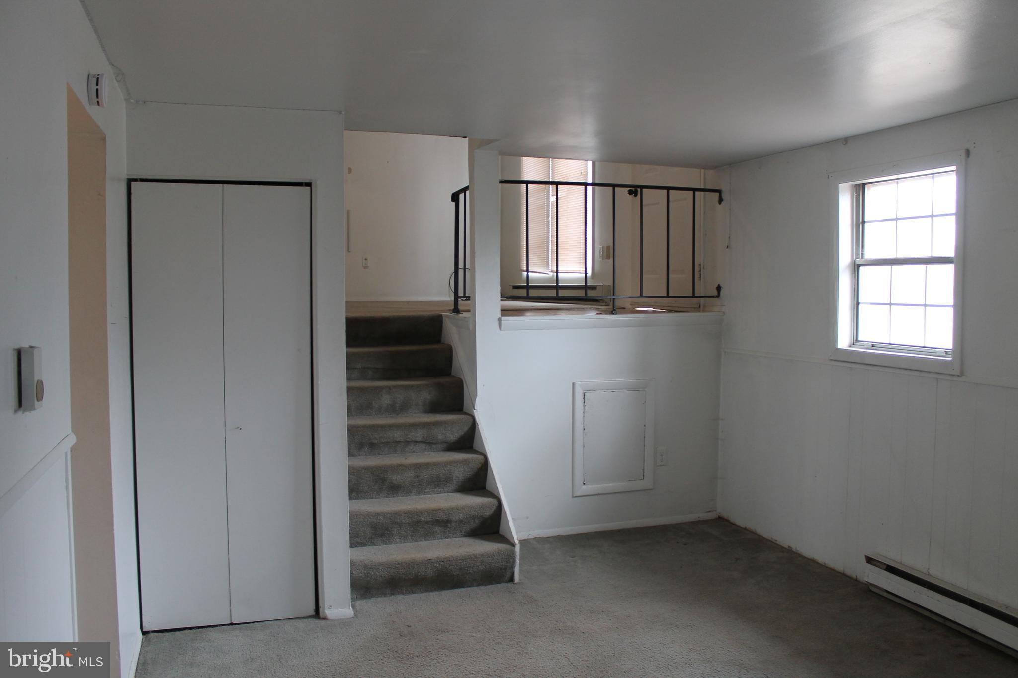 182 Warren Way Lancaster, PA 17601 - Photo 7 of 18 a view of an empty room with a window