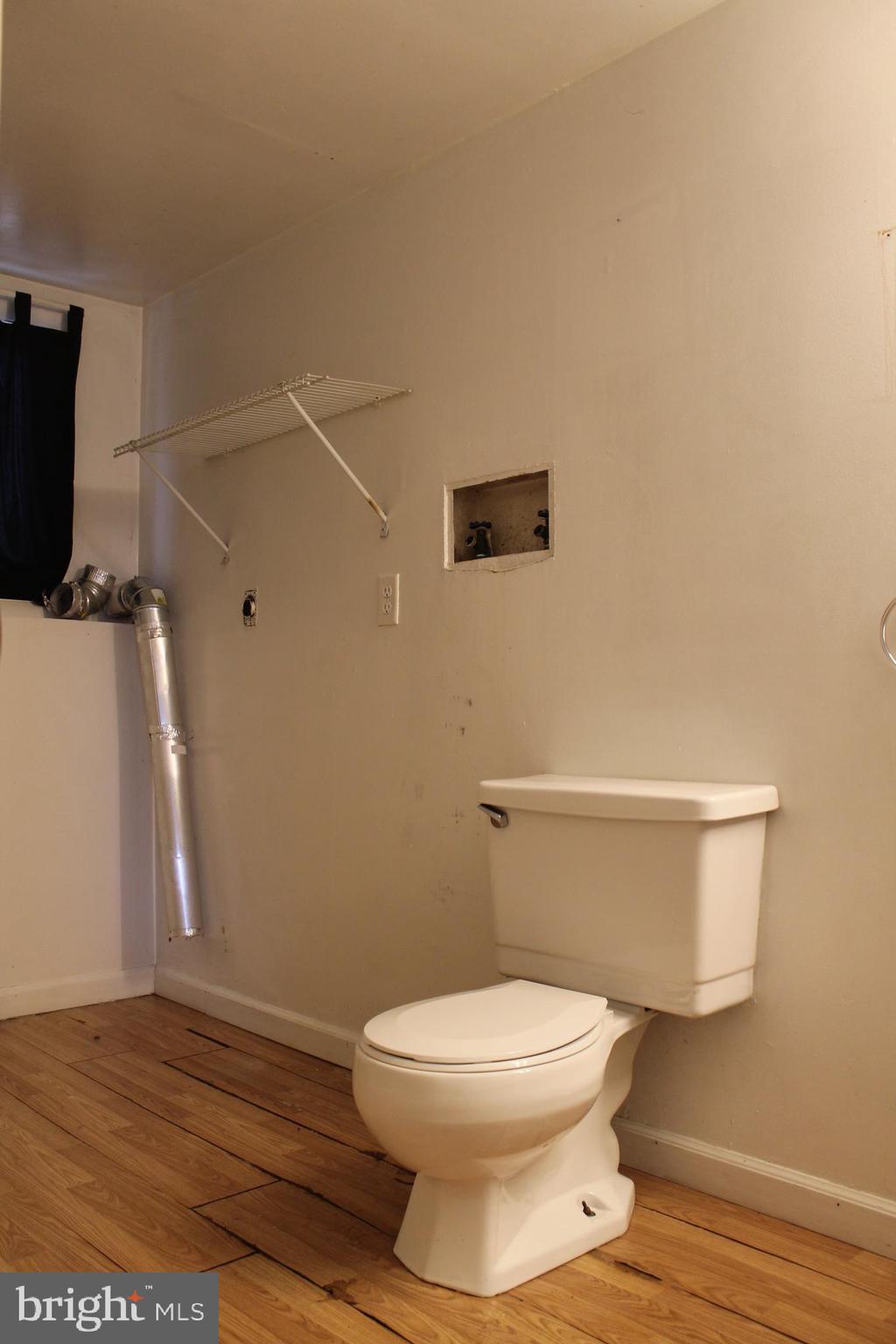 182 Warren Way Lancaster, PA 17601 - Photo 9 of 18 a bathroom with a toilet and a vanity
