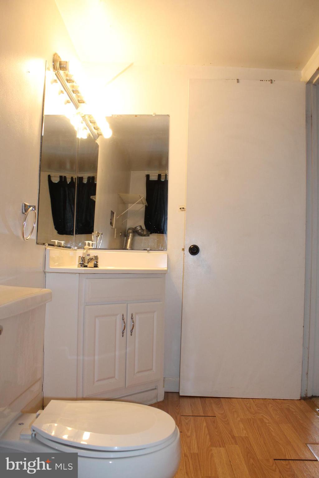 182 Warren Way Lancaster, PA 17601 - Photo 10 of 18 a bathroom with a sink a toilet and mirror