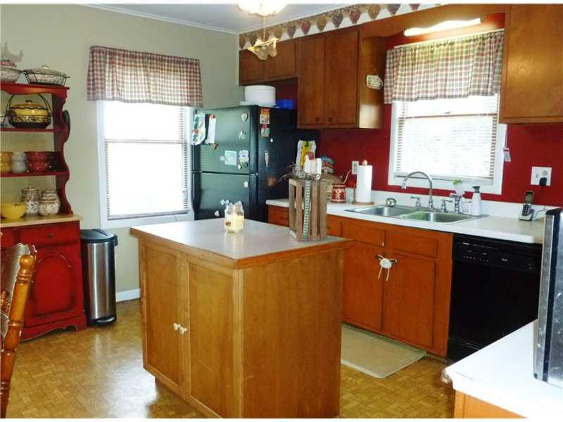 712 Hill Road Georgetown, PA 15043 - Photo 9 of 16 Kitchen.