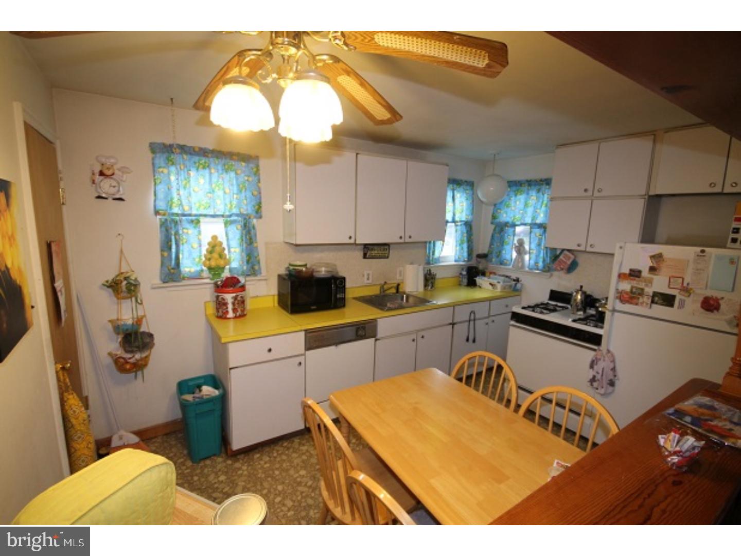 1341 Hillcrest Road Conshohocken, PA 19428 - Photo 3 of 10 Kitchen