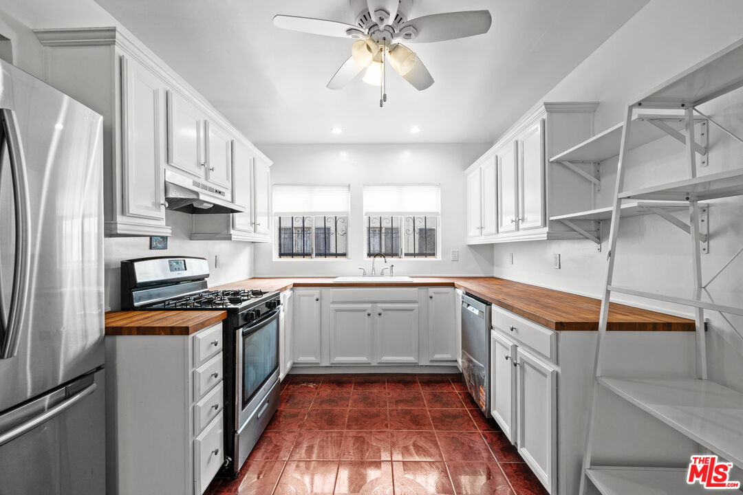 5515 Ruthelen Street Los Angeles, CA 90062 - Photo 4 of 10