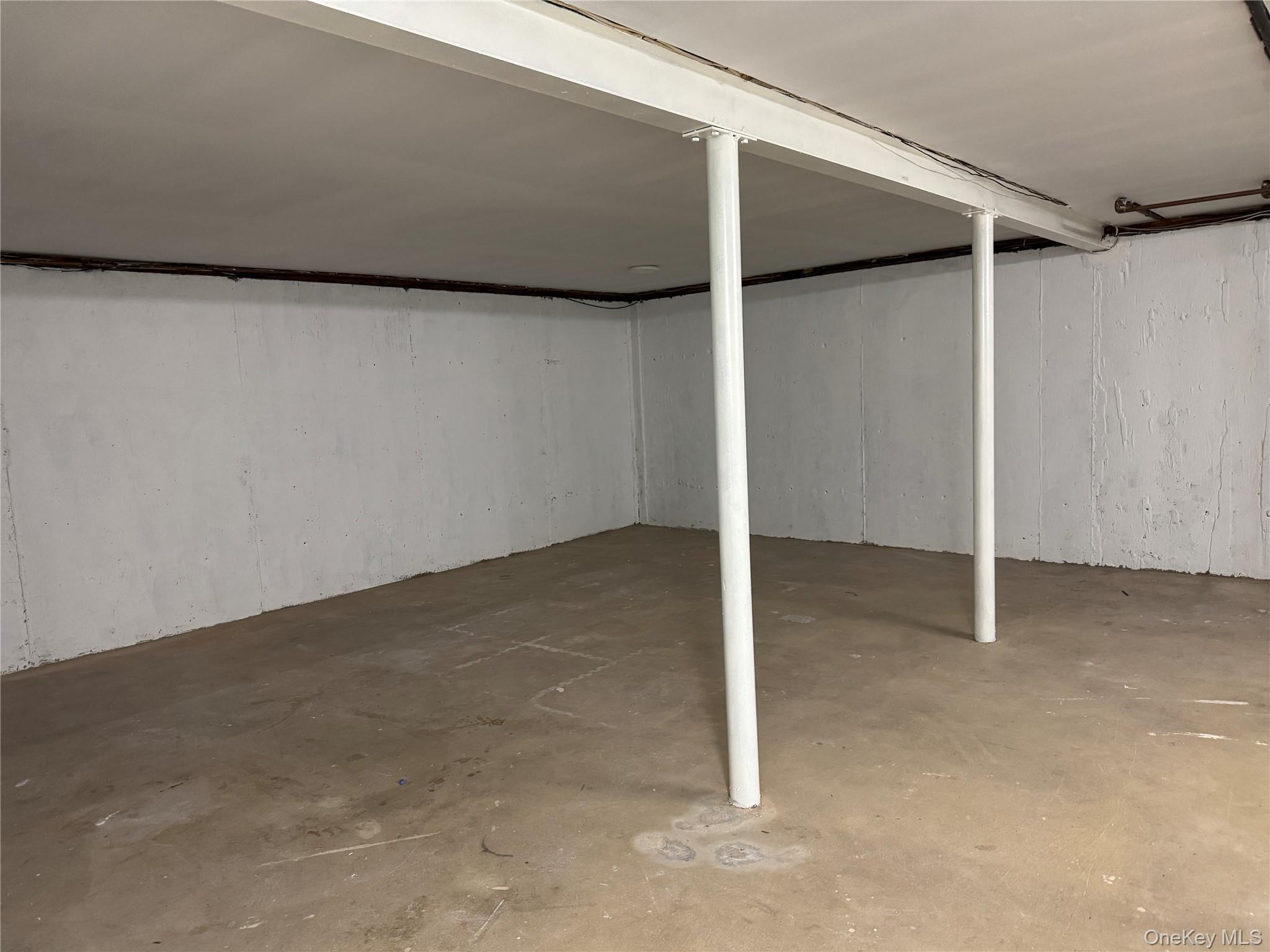 39 B South Norwood Road, Unit RIGHT Port Washington, NY 11050 - Photo 15 of 18 an empty room