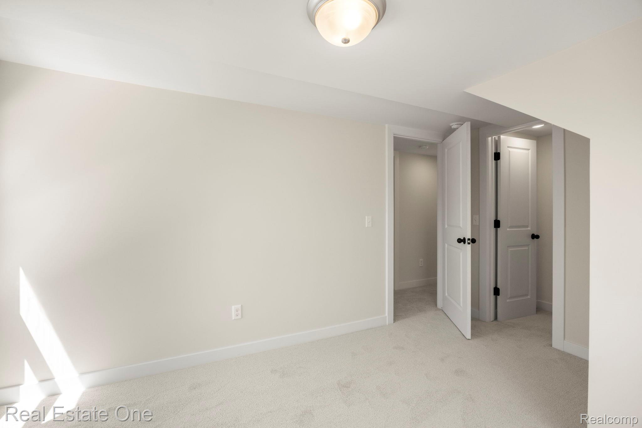 3200 Hessel Avenue Rochester, MI 48307 - Photo 18 of 32 27-web-or-mls-3200 Hessel 27.jpg
