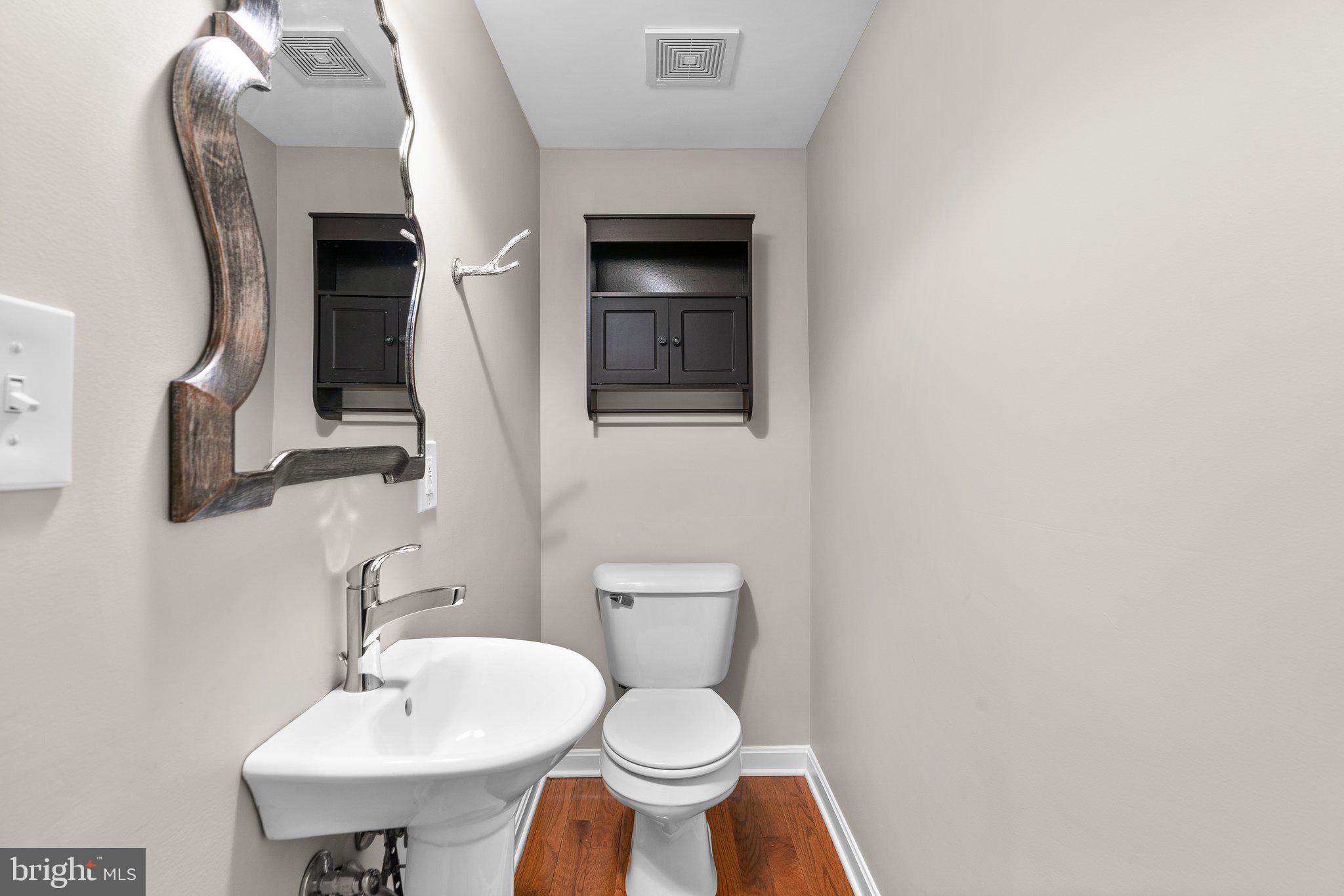 4642 Dillon Place Baltimore, MD 21224 - Photo 17 of 46 Powder Room