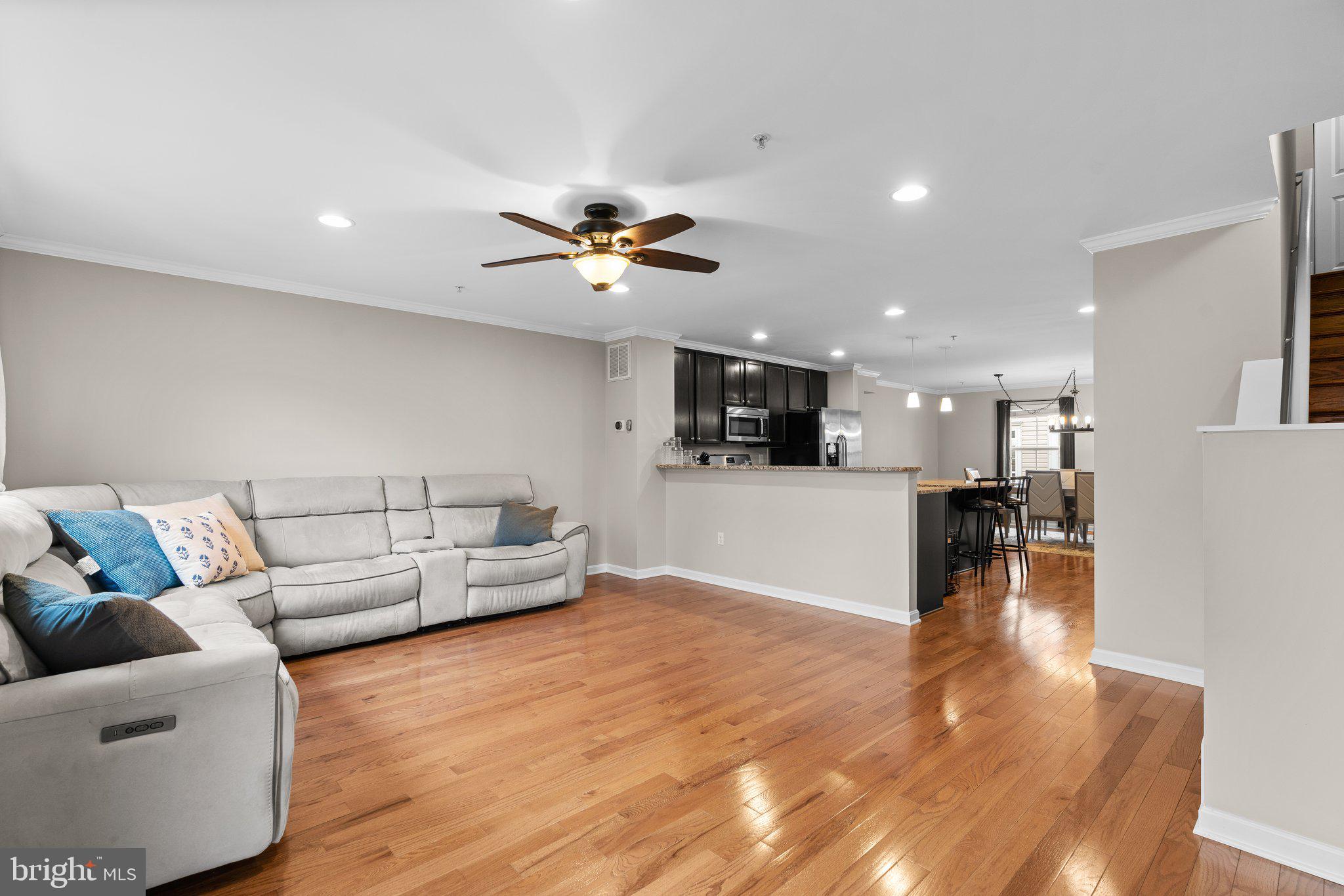 4642 Dillon Place Baltimore, MD 21224 - Photo 7 of 46 Living Room