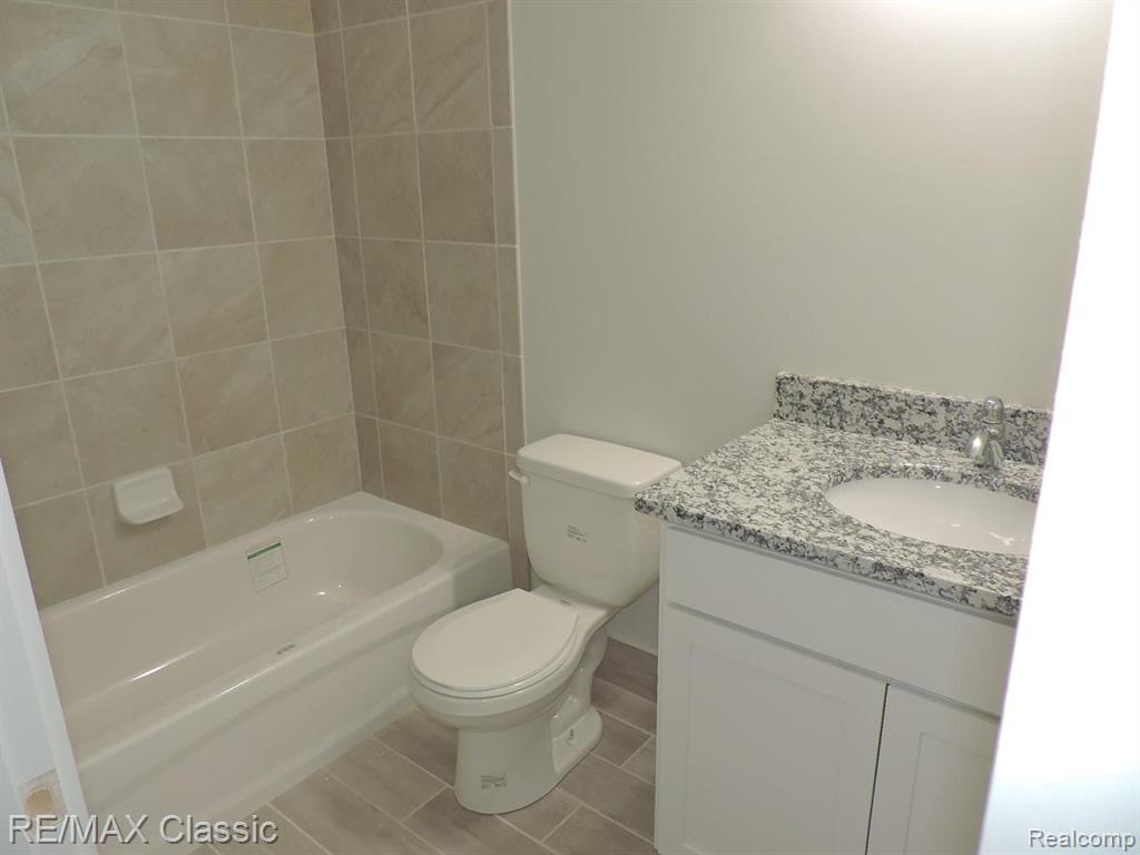 623 West Commerce Road Commerce Township, MI 48382 - Photo 8 of 20