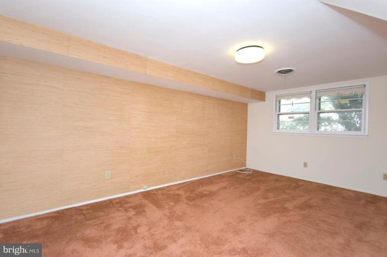 5222 Light Street Springfield, VA 22151 - Photo 21 of 28 Den