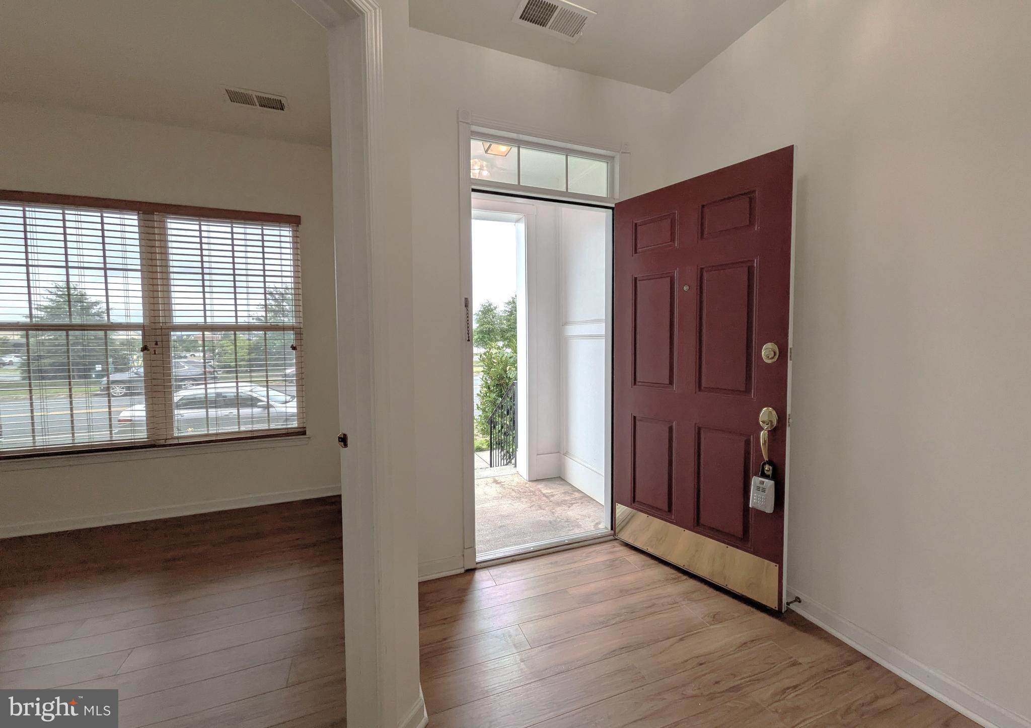 25015 Riding Center Drive Chantilly, VA 20152 - Photo 5 of 40 Entry Level Bedroom