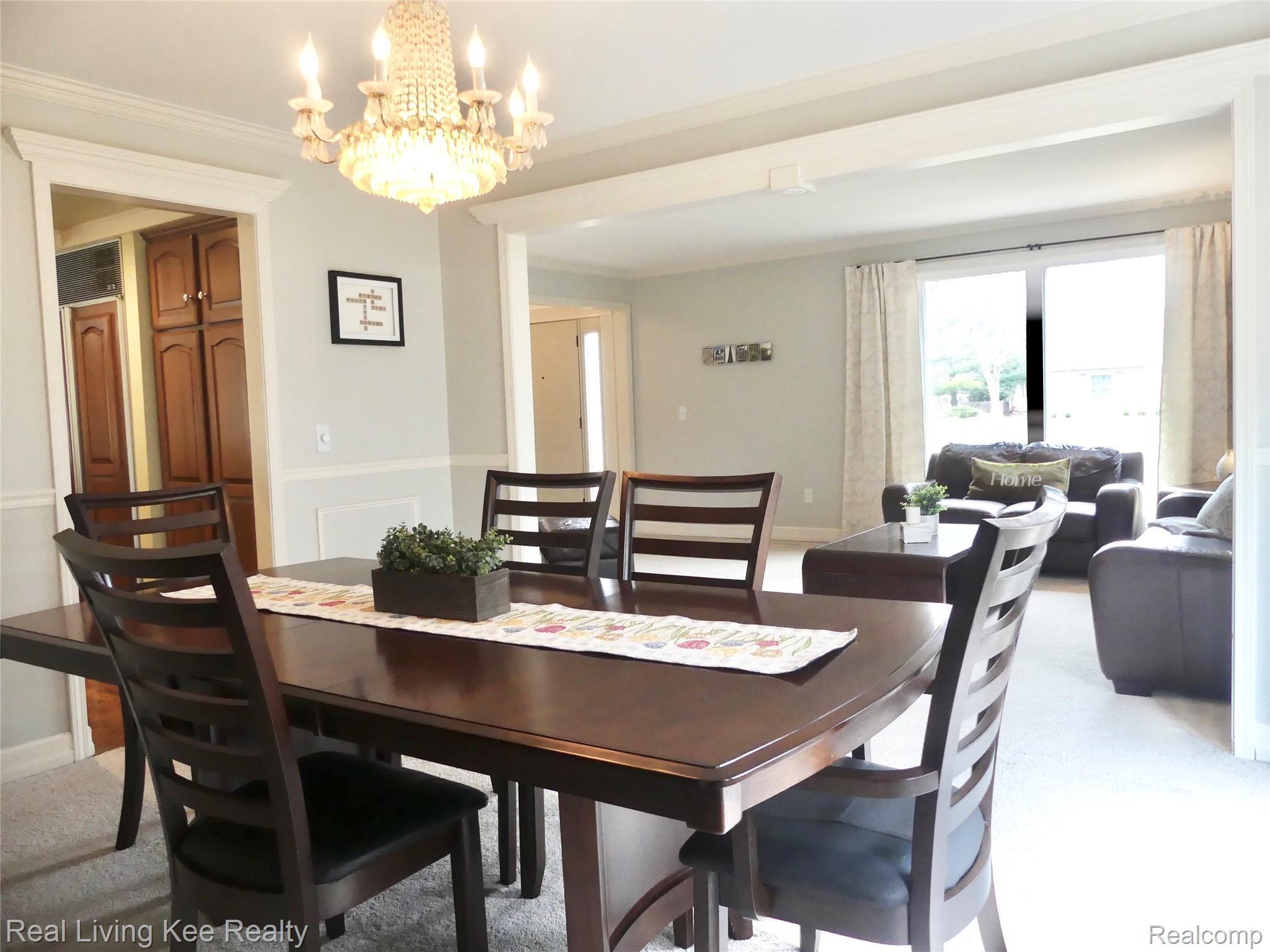 5164 Aintree Road Rochester, MI 48306 - Photo 14 of 47 Bright dining room