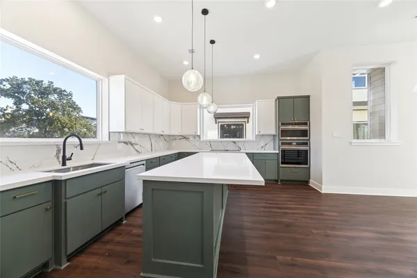 $669,900 | 1525 Caywood Lane, Unit E, Houston, TX 77055