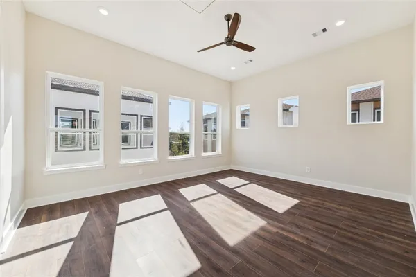 $669,900 | 1525 Caywood Lane, Unit E, Houston, TX 77055