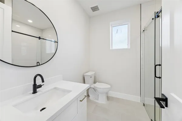 $669,900 | 1525 Caywood Lane, Unit E, Houston, TX 77055