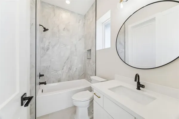 $669,900 | 1525 Caywood Lane, Unit E, Houston, TX 77055