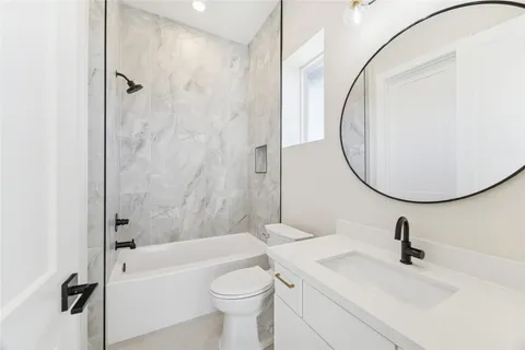 $669,900 | 1525 Caywood Lane, Unit E, Houston, TX 77055