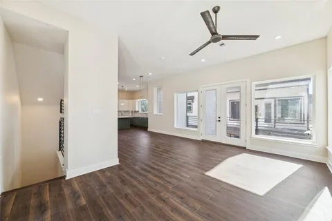 $669,900 | 1525 Caywood Lane, Unit E, Houston, TX 77055