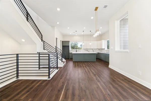 $669,900 | 1525 Caywood Lane, Unit E, Houston, TX 77055