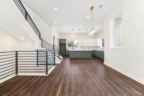 $669,900 | 1525 Caywood Lane, Unit E, Houston, TX 77055