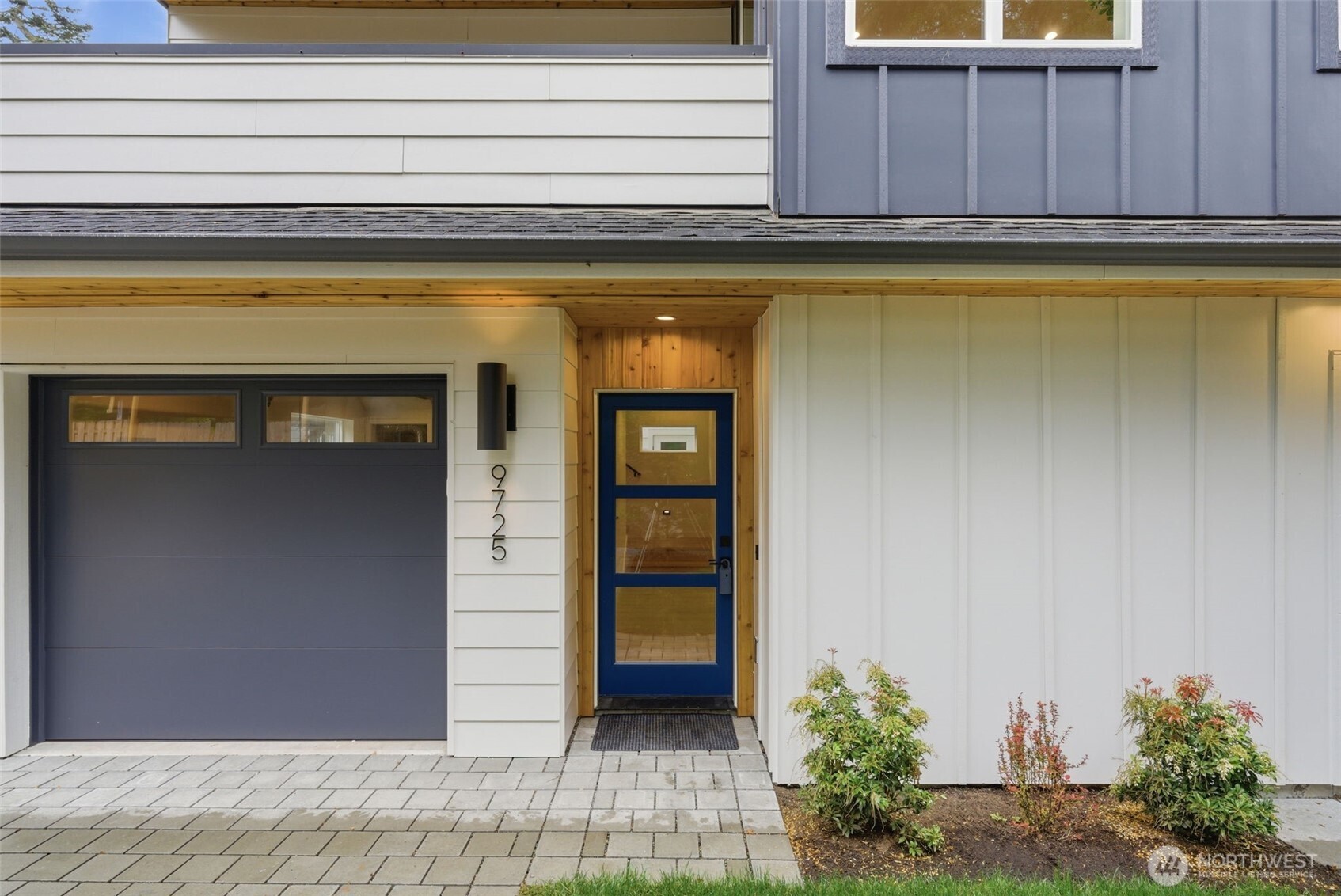 9725 Evanston Avenue North Seattle, WA 98103 - Photo 2 of 40