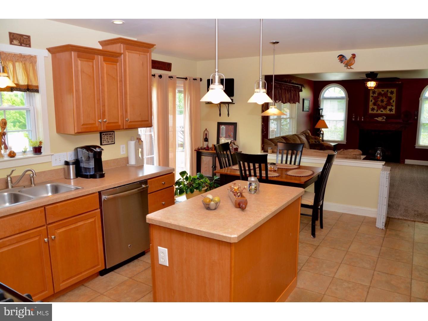 102 Clearview Drive Sinking Spring, PA 19608 - Photo 5 of 25 Kitchen