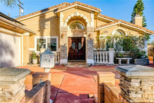 $1,550,000 | 18202 Beach Boulevard, Huntington Beach, CA 92648