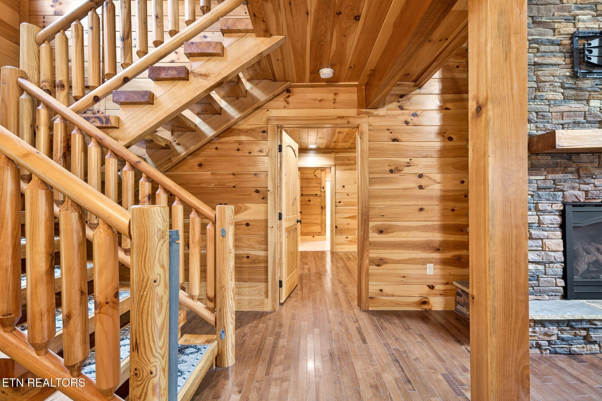 704 White Oak Road Monterey, TN 38574 - Photo 45 of 60 a view of entryway with wooden floor