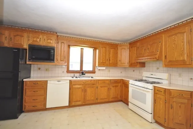 $3,000 | 40 Englewood Avenue, Unit 2, Everett, MA 02149