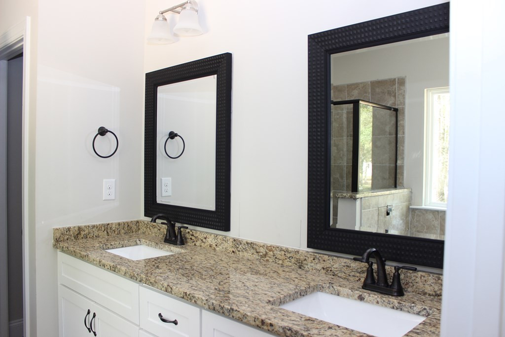 4073 Peach Orchard Road Hephzibah, GA 30815 - Photo 25 of 40 Master bath